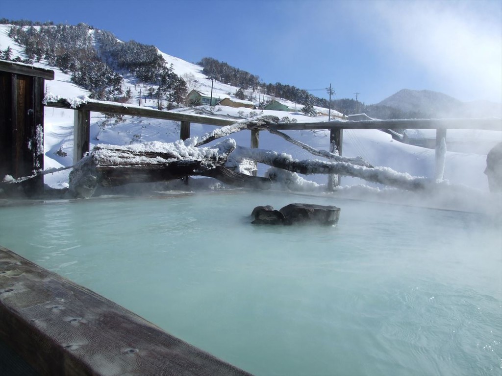 雪見の露天風呂「極楽湯」