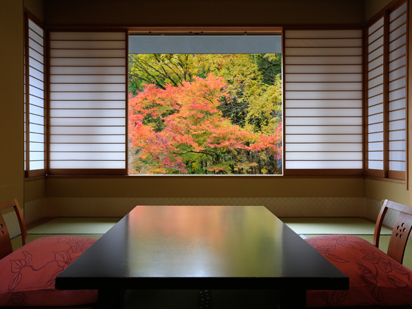 秋の客室から 名栗の紅葉風景がお楽しみ頂けます。