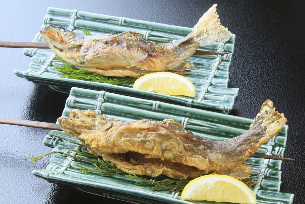 岩魚は塩焼きか唐揚げをご選択。唐揚げがオススメです。（通常料理にもご提供しております。）