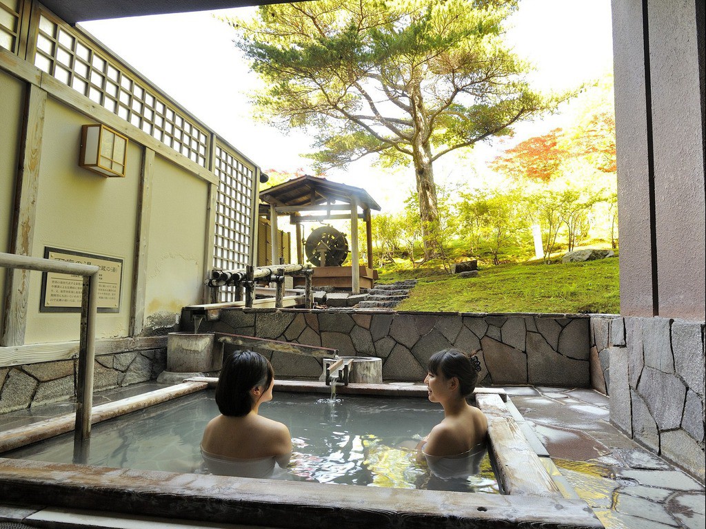 Enjoy the beautiful scenery with open-air bath
