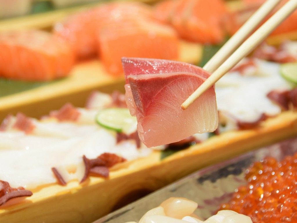 北海道らしい海鮮も食べ放題。海鮮丼にするのもオススメです。