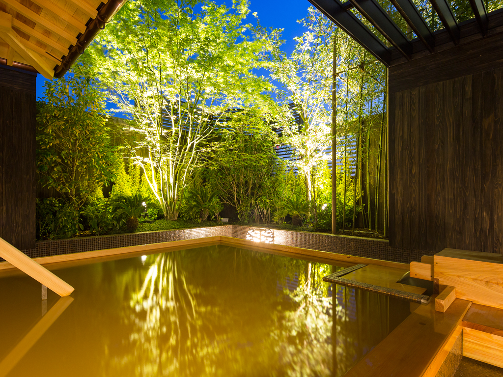 【神戸六甲温泉 濱泉】露天風呂。自家源泉の100％天然温泉です