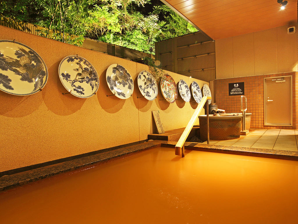大浴場：金泉露天風呂・と自家源泉の内湯をお楽しみください