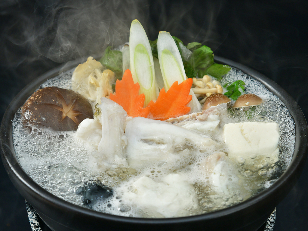 美食家達も絶賛する高級魚「ふぐ」を使った、あったか冬の味覚「てっちり鍋」コラーゲンたっぷり