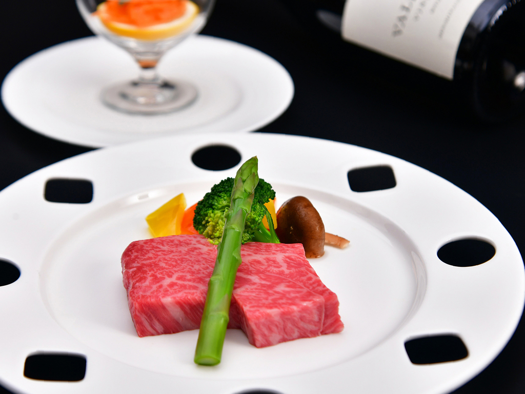 お箸で食べる洋食コース　飛騨牛ステーキ約100ｇ！飛騨地方が誇るブランド牛をたっぷりとお愉しみ下さい。