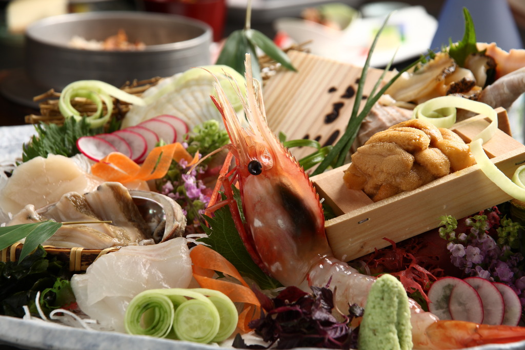 ご夕食は、今が旬の北海道産雲丹を使用した和食会席をお楽しみください
