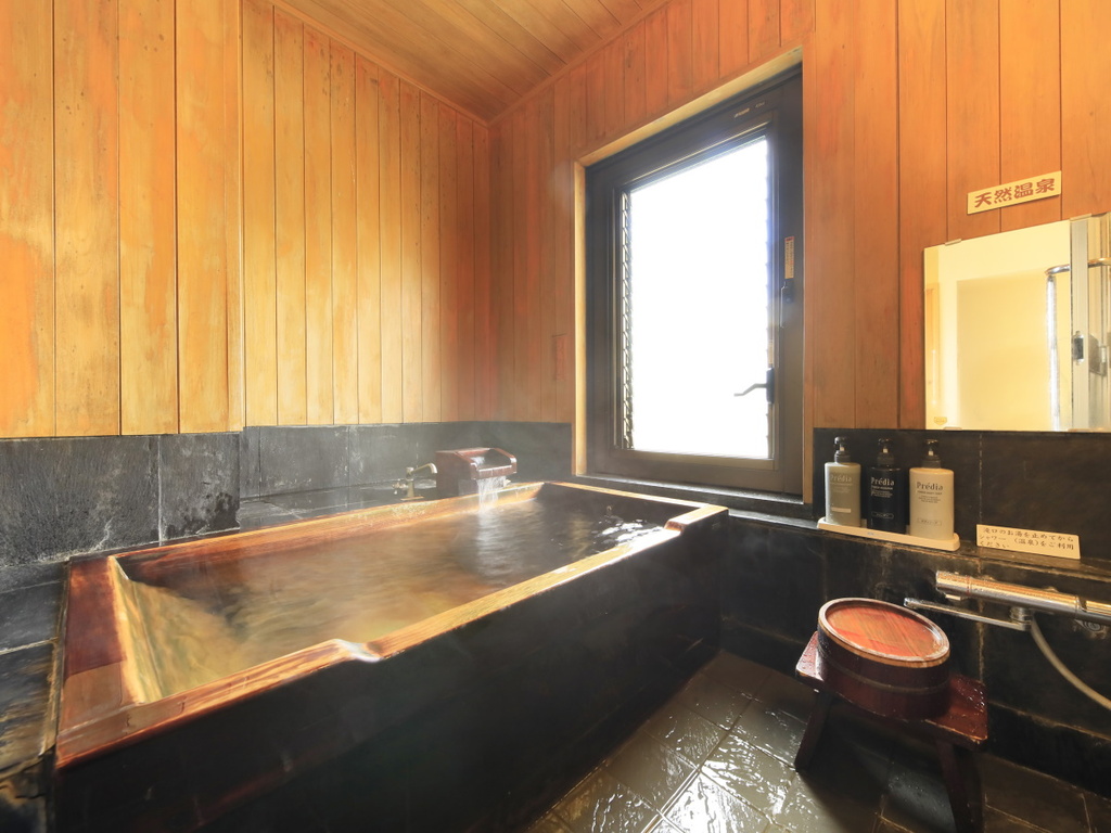 【離れ共通】離れのお部屋は全室温泉檜風呂を完備。
