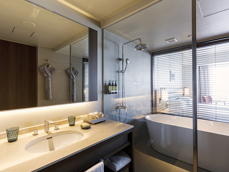 MB Suite / Bathroom Image