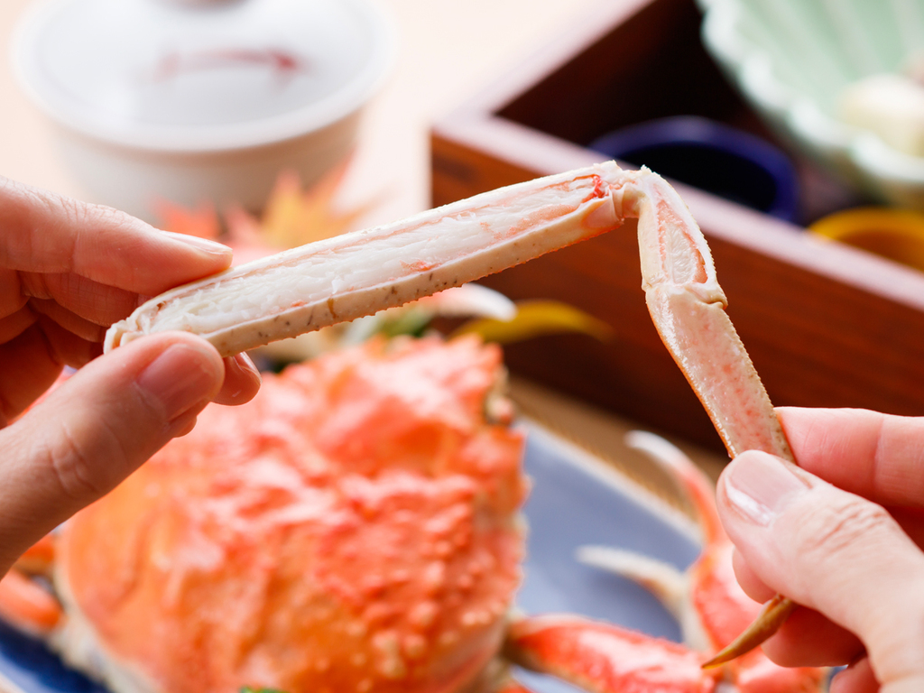 この季節だけの味わい、茹で蟹をどうぞ。