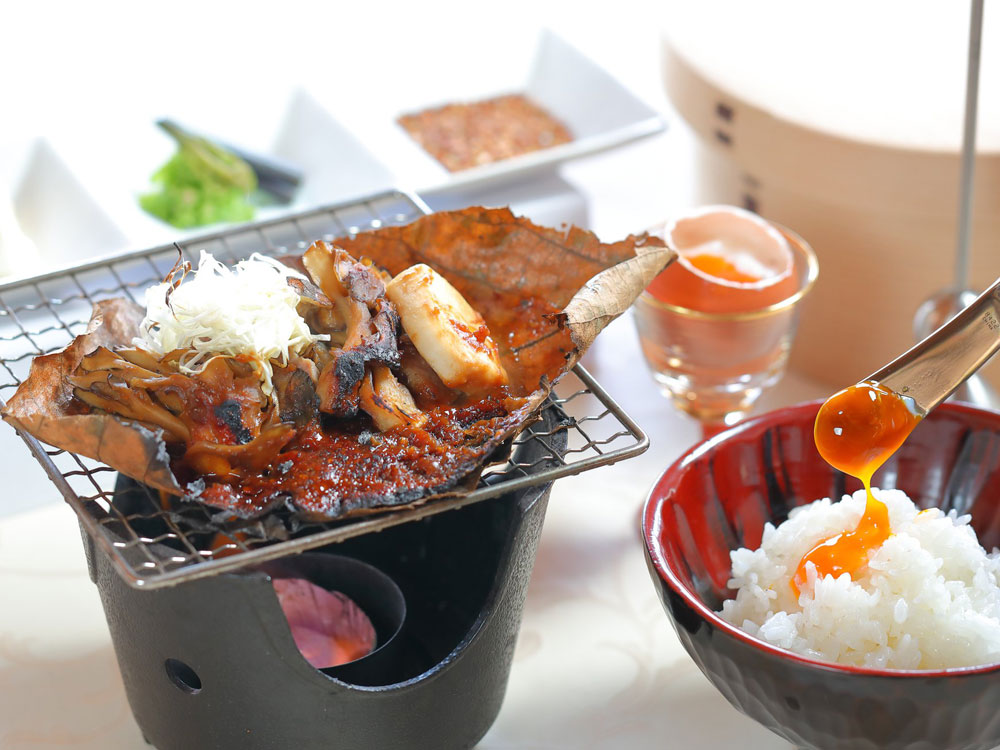 【朝食一例】野菜味噌の朴葉焼き