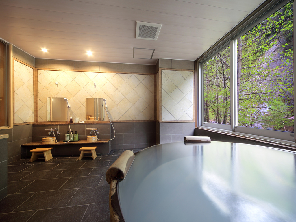 【貸切風呂／朝陽リゾートホテル】自然を眺めながらのんびり寛げます