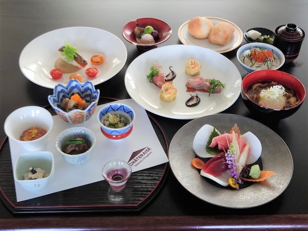 【ご夕食／和洋折衷コース】和食も洋食も1度に楽しめる、贅沢なディナーをお愉しみください。
