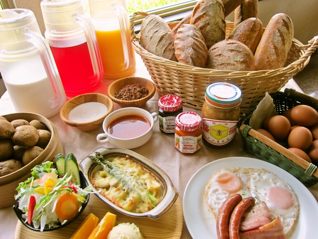 朝食は、北海道産にこだわった洋食