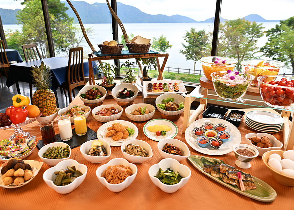 北海道の旬食材和洋取り揃えた朝食バイキング