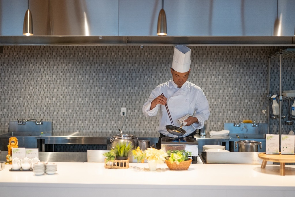 �V�F�t���ڂ̑O�ŏĂ��グ�܂�