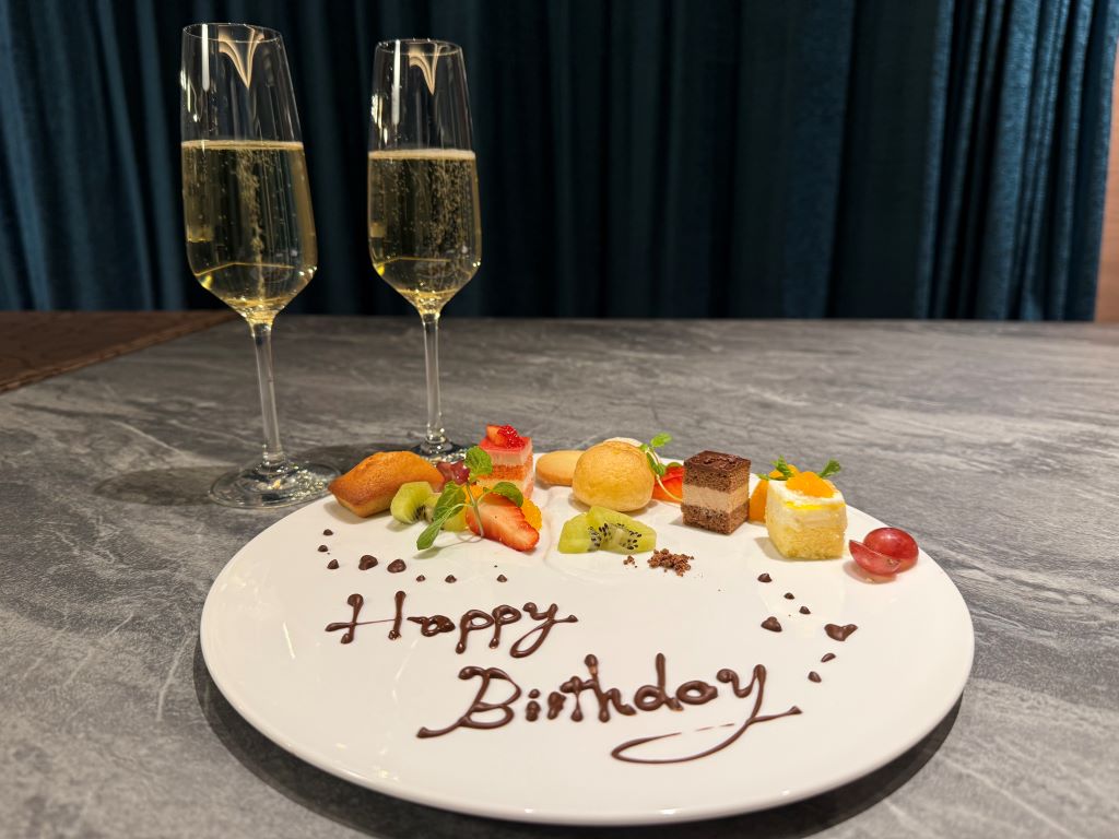 �A�j�o�[�T���[�v���[�g