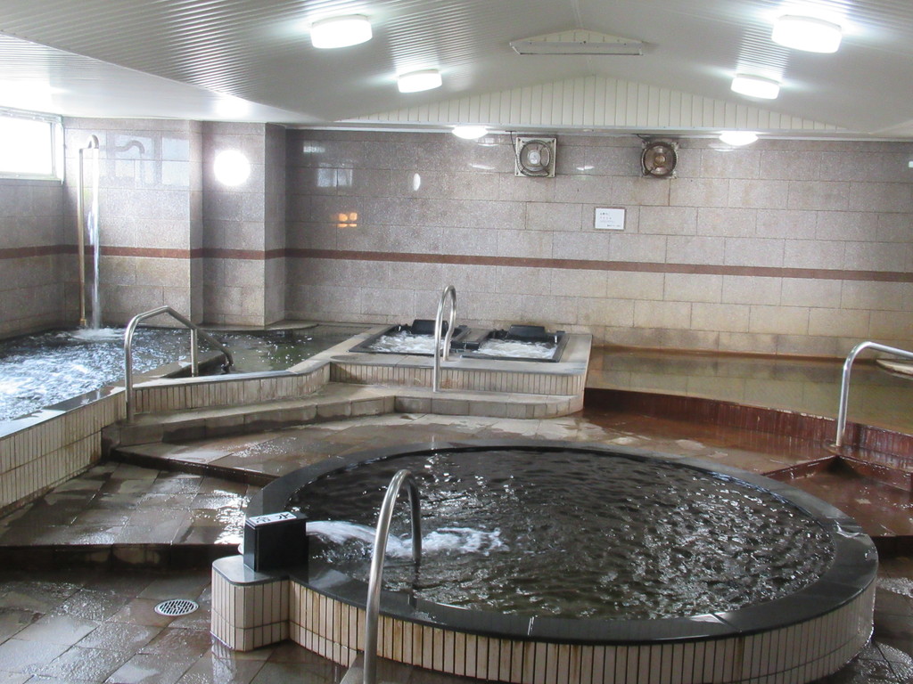 天然温泉大浴場【男性専用】は源泉かけ流しは100%天然温泉【サウナ付】