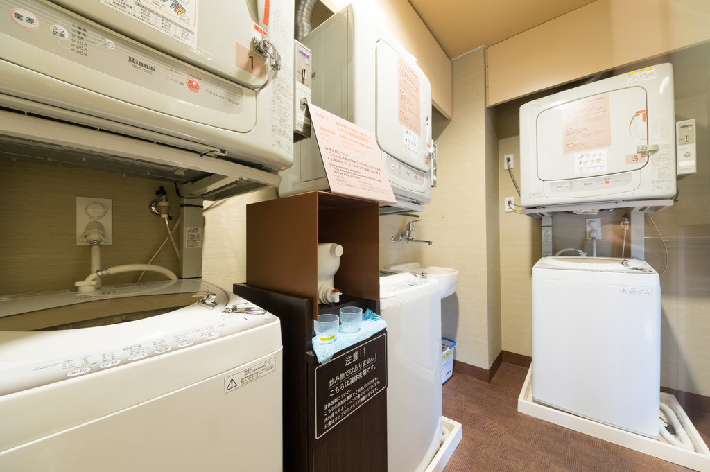 ◆9階にセルフコインランドリーあり　洗濯機：無料（洗剤備付）　乾燥機：有料（20分／100円）
