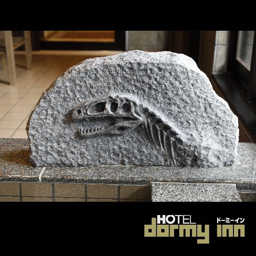 ■大浴場内にも恐竜の化石のオブジェ