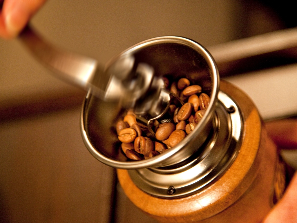 【客室備品】コーヒー豆を手挽きする一手間も、貴方に浪漫を感じさせます。