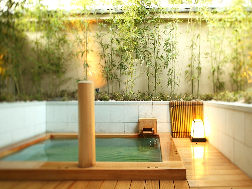 【無料貸切風呂】「四の湯」は嵯峨の竹林の爽やかさと静寂を感じる露天炭酸風呂。