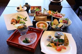 .【夕食グレードアッププラン】◆夕朝食付◆絶品日本料理に甲州名産４種♪ ～信玄の湯 湯村温泉～無料駐車場完備.