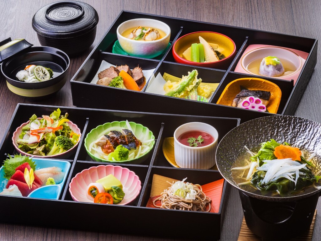 6月までの夕食「松花堂」お料理イメージ（仕入れ状況に変更する場合があります。食器が異なる場合があります）