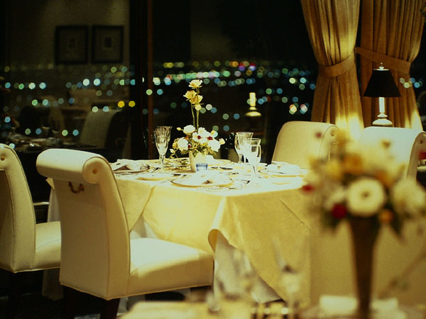トップレストラン「フォーシーズン」最上階からの眺望をお楽しみ下さい