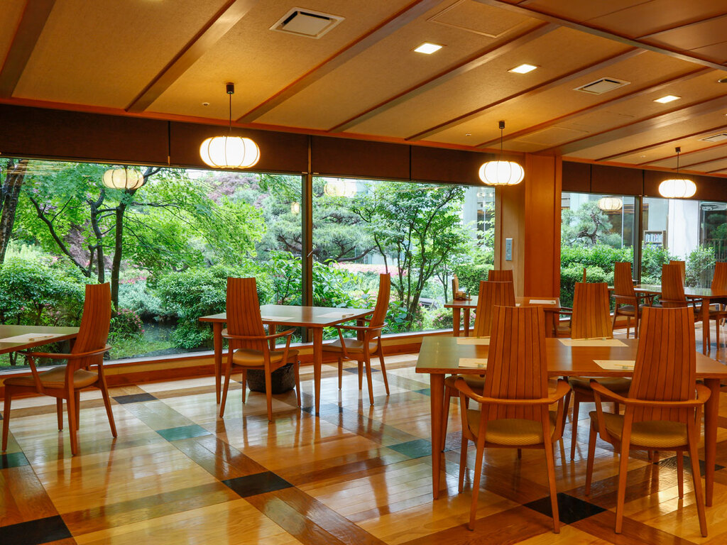 日本料理「緑亭」店内