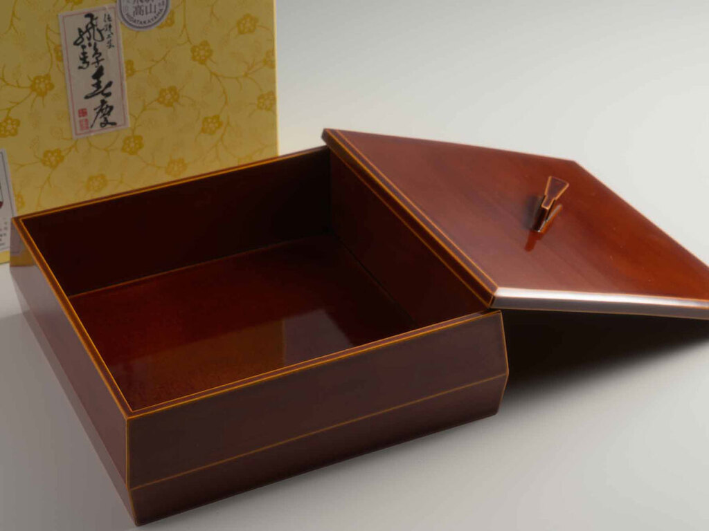飛騨春慶菓子鉢をプレゼント（先着順）