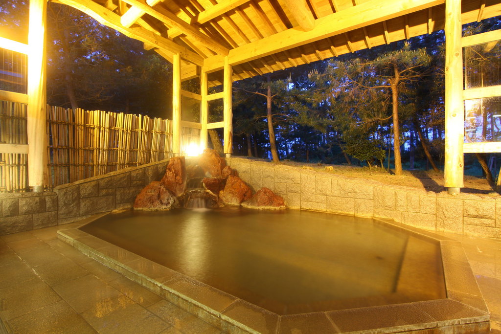 お仕事の後は、佐渡の名湯「八幡温泉」をお楽しみください