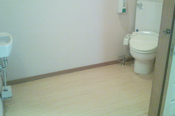 トイレももちろんバリアフリー♪　車椅子でそのままIN・スペースゆったりです
